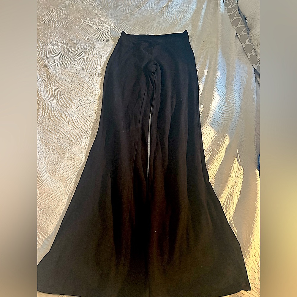 Medium black flare leggings, great condition and very cute, also crossover.